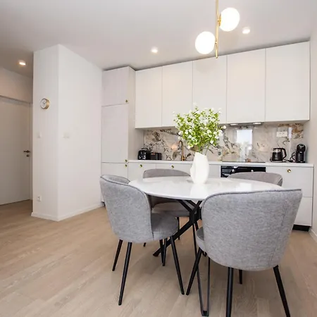 Avia Apartment *